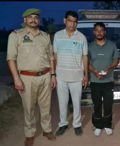 02 drug smugglers arrested with 51.06 grams of heroin 02 drug smugglers arrested with 51.06 grams of heroin