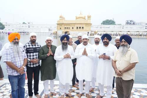 उप-मुख्यमंत्री मुकेश अग्निहोत्री ने स्वर्ण मंदिर में शीश नवाया उप-मुख्यमंत्री मुकेश अग्निहोत्री ने स्वर्ण मंदिर में शीश नवाया