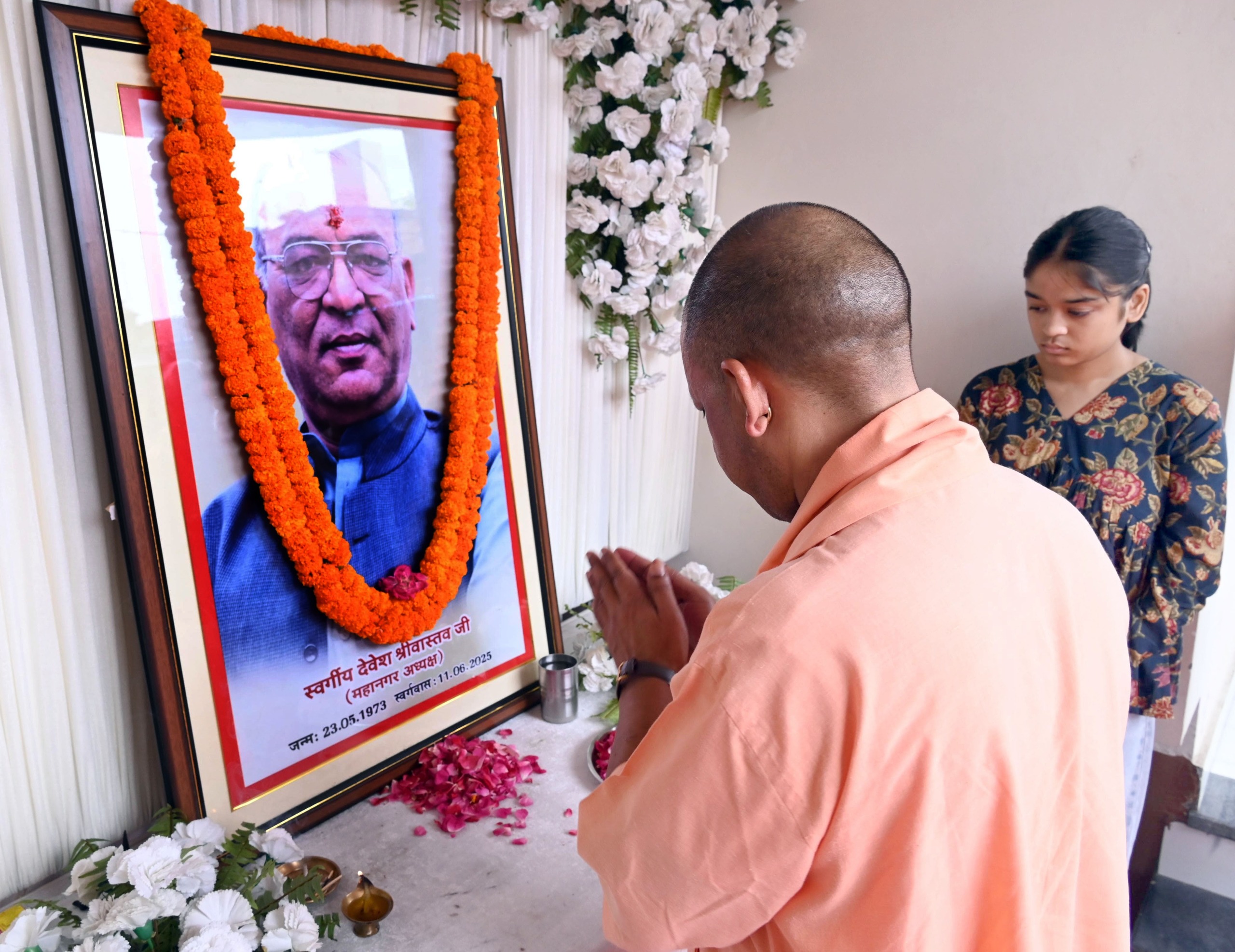 दिवंगत महानगर अध्यक्ष देवेश श्रीवास्तव के घर जाकर श्रद्धांजलि दी मुख्यमंत्री ने* दिवंगत महानगर अध्यक्ष देवेश श्रीवास्तव के घर जाकर श्रद्धांजलि दी मुख्यमंत्री ने*
