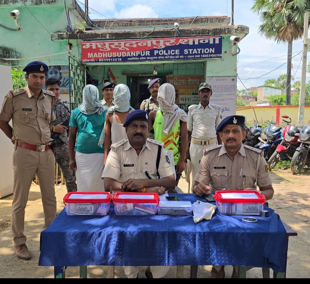 जानकारी देते डीएसपी जानकारी देते डीएसपी