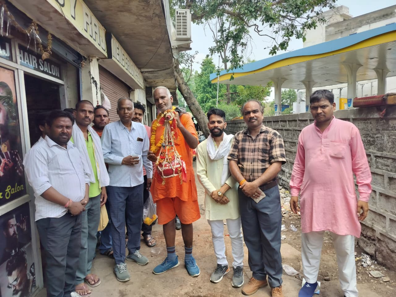 मुरैना में स्वागत करते धर्म प्रेमी मुरैना में स्वागत करते धर्म प्रेमी