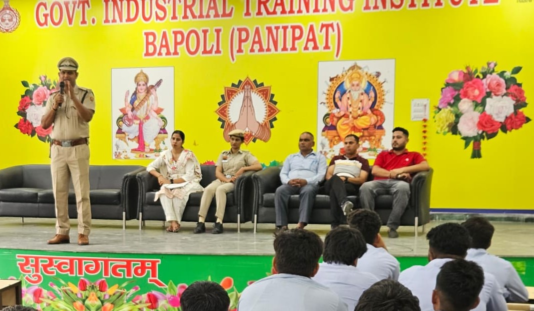 पानीपत आईटीआई बापौली में विद्यार्थियों को नशे के दुष्परिणामों की जानकारी देते डीएसपी नरेंद्र पानीपत आईटीआई बापौली में विद्यार्थियों को नशे के दुष्परिणामों की जानकारी देते डीएसपी नरेंद्र