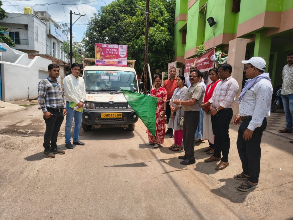 स्टाप डायरिया कैंपेन के तहत प्रचार प्रसार रथ को हरी झंडी दिखाकर रवाना करते हुए डा टी आर ध्रुव। स्टाप डायरिया कैंपेन के तहत प्रचार प्रसार रथ को हरी झंडी दिखाकर रवाना करते हुए डा टी आर ध्रुव।