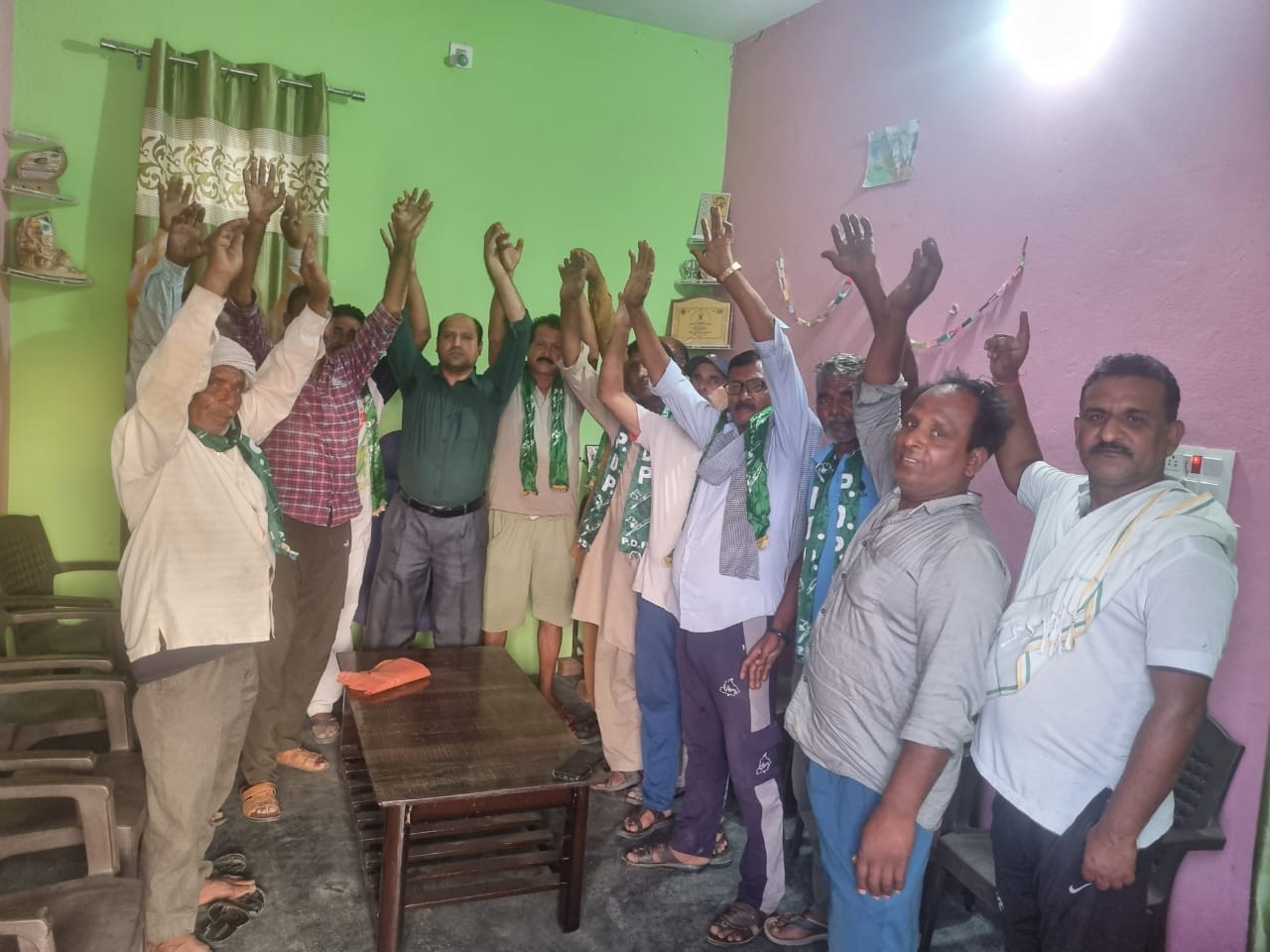 कई प्रमुख चेहरे पीडीपी में शामिल, सुचेतगढ़ के विकास का लिया संकल्प कई प्रमुख चेहरे पीडीपी में शामिल, सुचेतगढ़ के विकास का लिया संकल्प