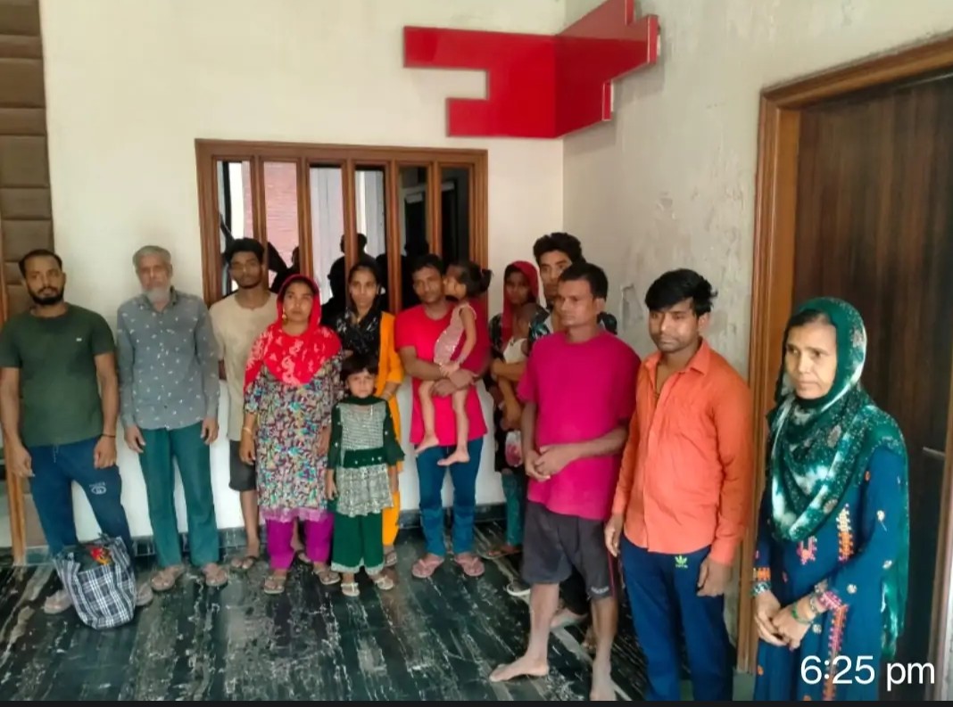 पानीपत की फैक्ट्री से पकड़े गए 16 बांग्लादेशी पानीपत की फैक्ट्री से पकड़े गए 16 बांग्लादेशी