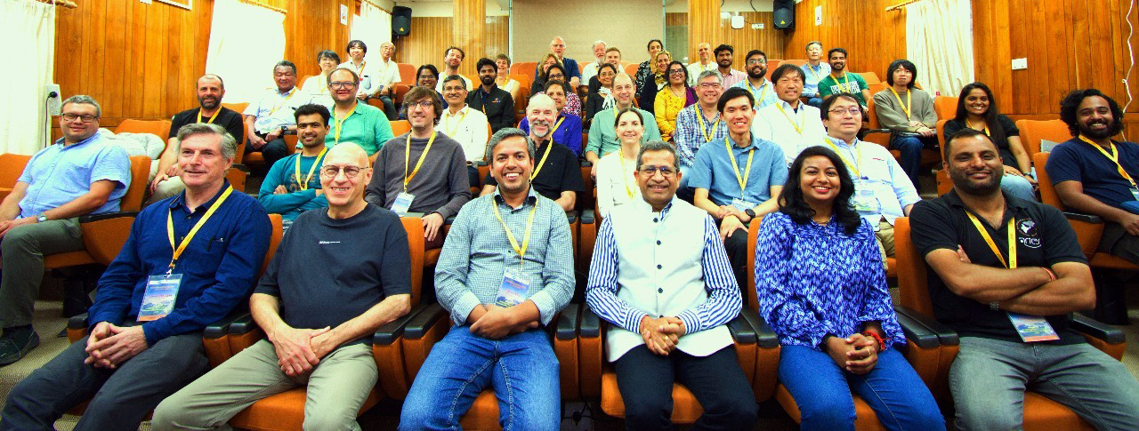 एरीज में आयोजित अंतरराष्ट्रीय संगोष्ठी में उपस्थित दुनिया भर के प्रतिभागी वैज्ञानिक। एरीज में आयोजित अंतरराष्ट्रीय संगोष्ठी में उपस्थित दुनिया भर के प्रतिभागी वैज्ञानिक।
