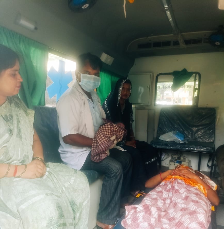 स्वास्थ्यकर्मियों ने एंबुलेंस में कराया सुरक्षित प्रसव* स्वास्थ्यकर्मियों ने एंबुलेंस में कराया सुरक्षित प्रसव*