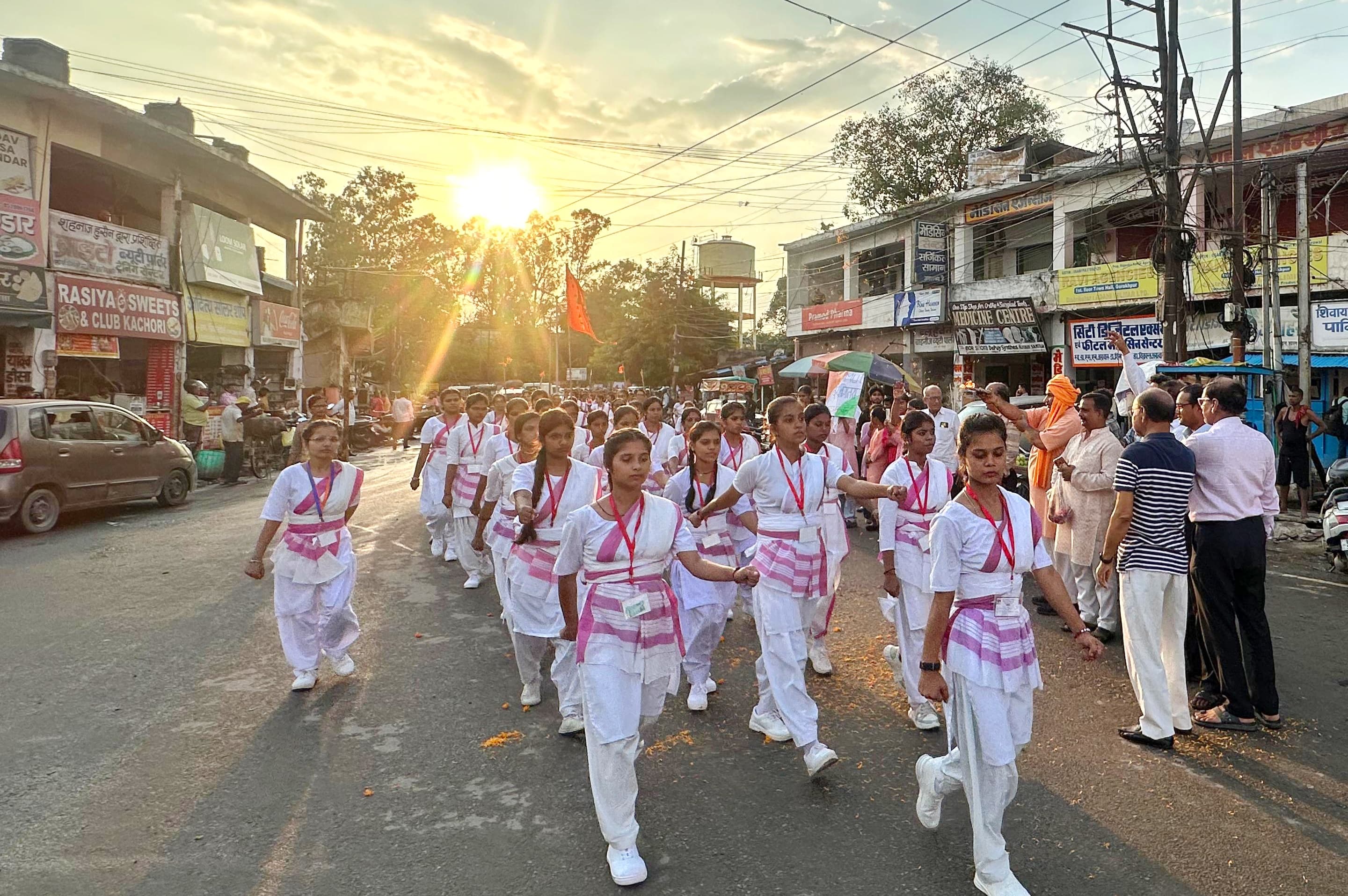 राष्ट्र सेविका समिति की सेविकाओं ने शहर में