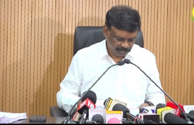 अपर मुख्य सचिव कैबिनेट एस सिदार्थ कैबिनेट की ब्रिफींग के दौरान अपर मुख्य सचिव कैबिनेट एस सिदार्थ कैबिनेट की ब्रिफींग के दौरान