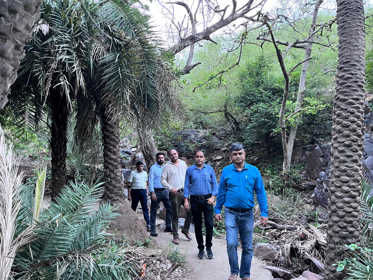 जल शक्ति अभियान के तहत केंद्रीय टीम बडखल क्षेत्र का दौरा करते हुए जल शक्ति अभियान के तहत केंद्रीय टीम बडखल क्षेत्र का दौरा करते हुए