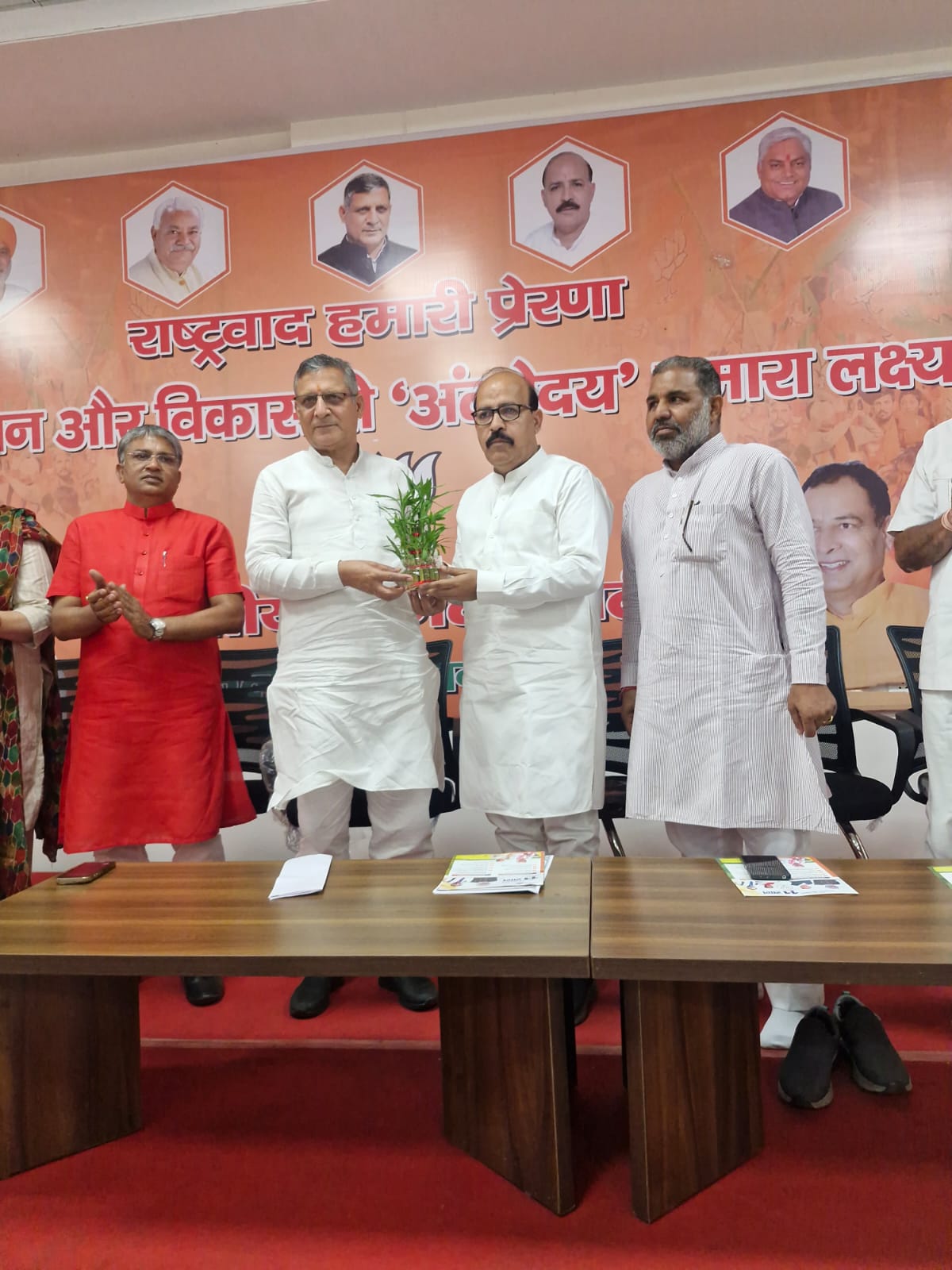 कार्यक्रम के दौरान पूर्व कैबिनेट मंत्री कंवर पाल कार्यक्रम के दौरान पूर्व कैबिनेट मंत्री कंवर पाल