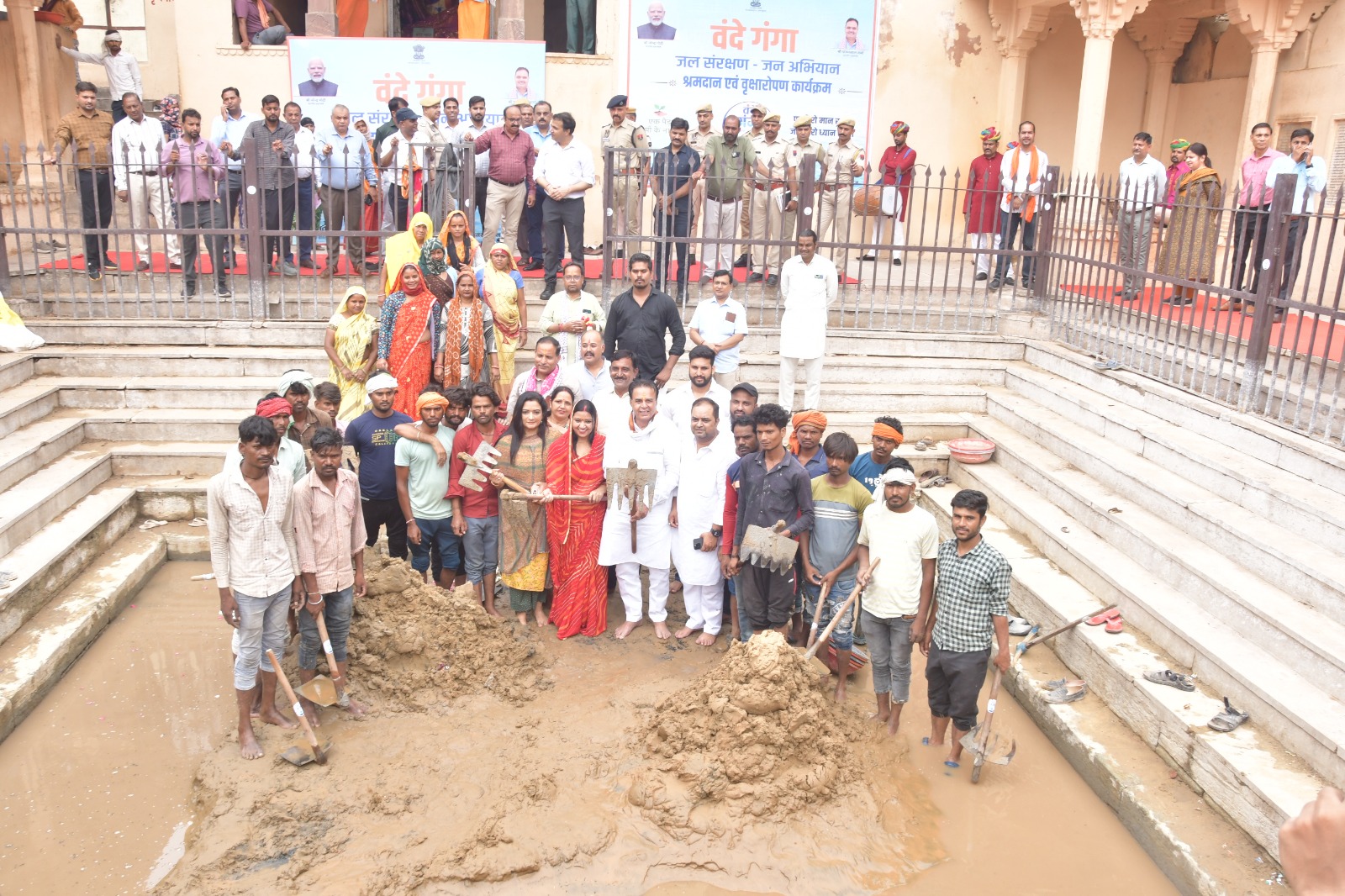 जयपुर प्रभारी मंत्री और हेरिटेज निगम महापौर ने ली समीक्षा बैठक जयपुर प्रभारी मंत्री और हेरिटेज निगम महापौर ने ली समीक्षा बैठक