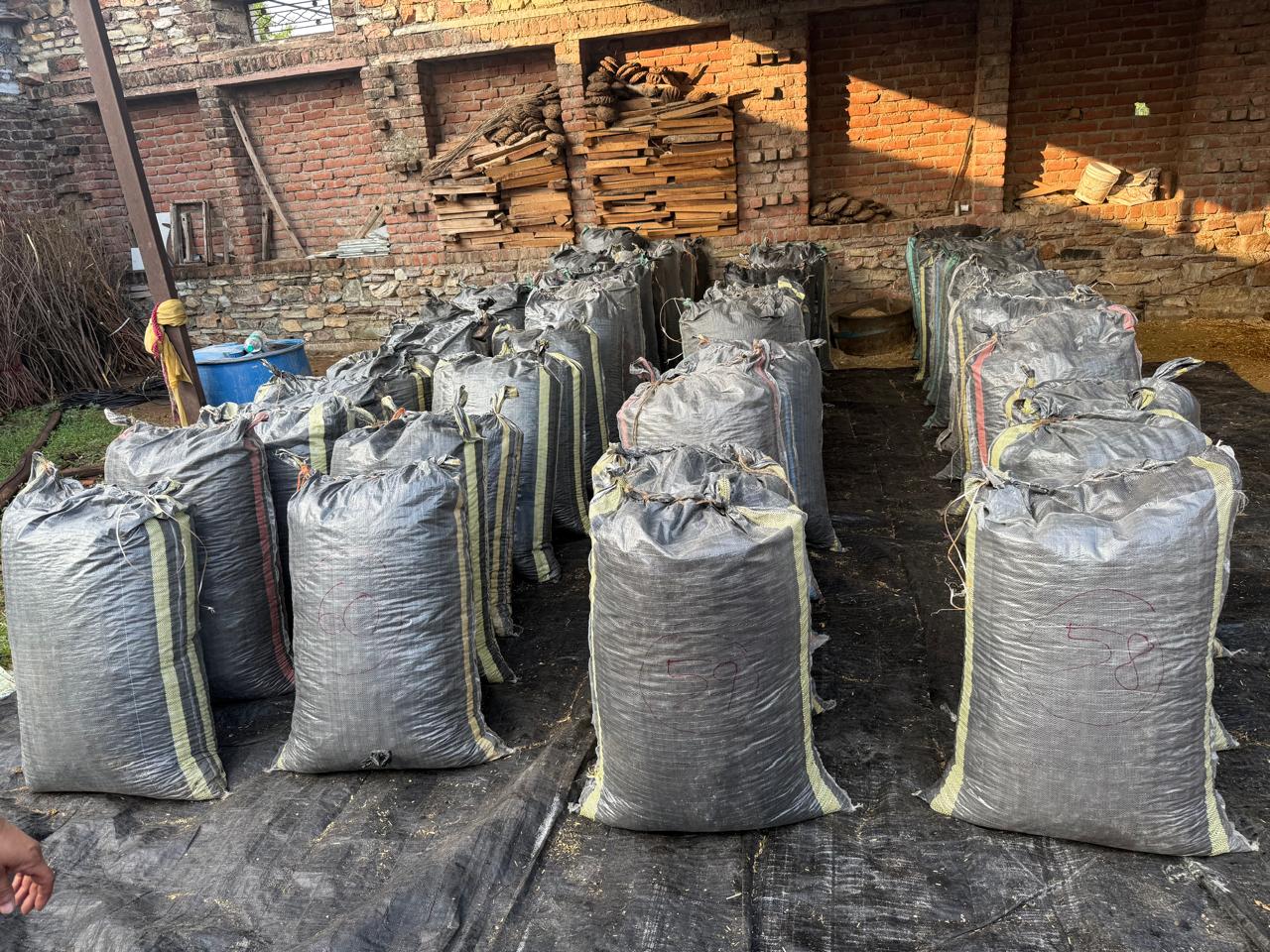 चित्तौड़गढ़ में केंद्रीय नारकोटिक्स ब्यूरो की टीम ने पकड़ा डोडा चूरा।