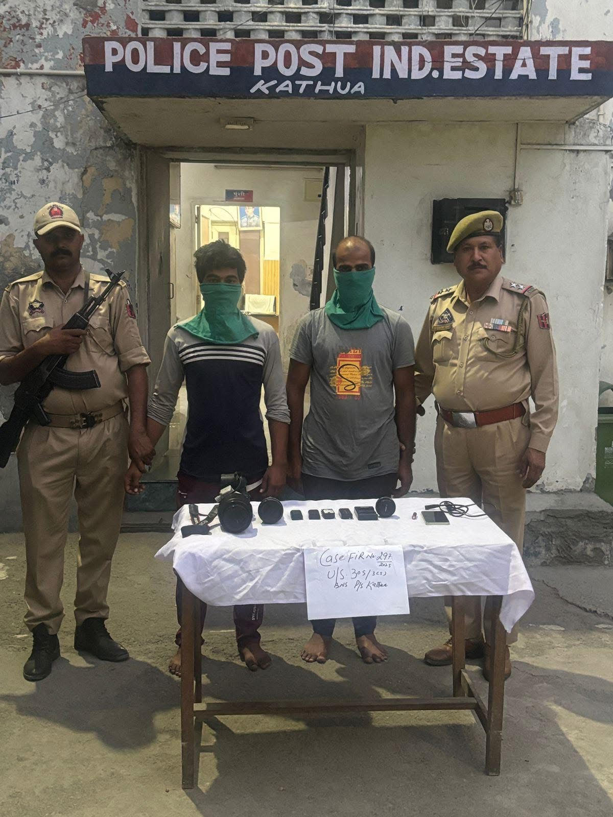 Kathua police solved theft case, recovered goods, arrested two thieves Kathua police solved theft case, recovered goods, arrested two thieves