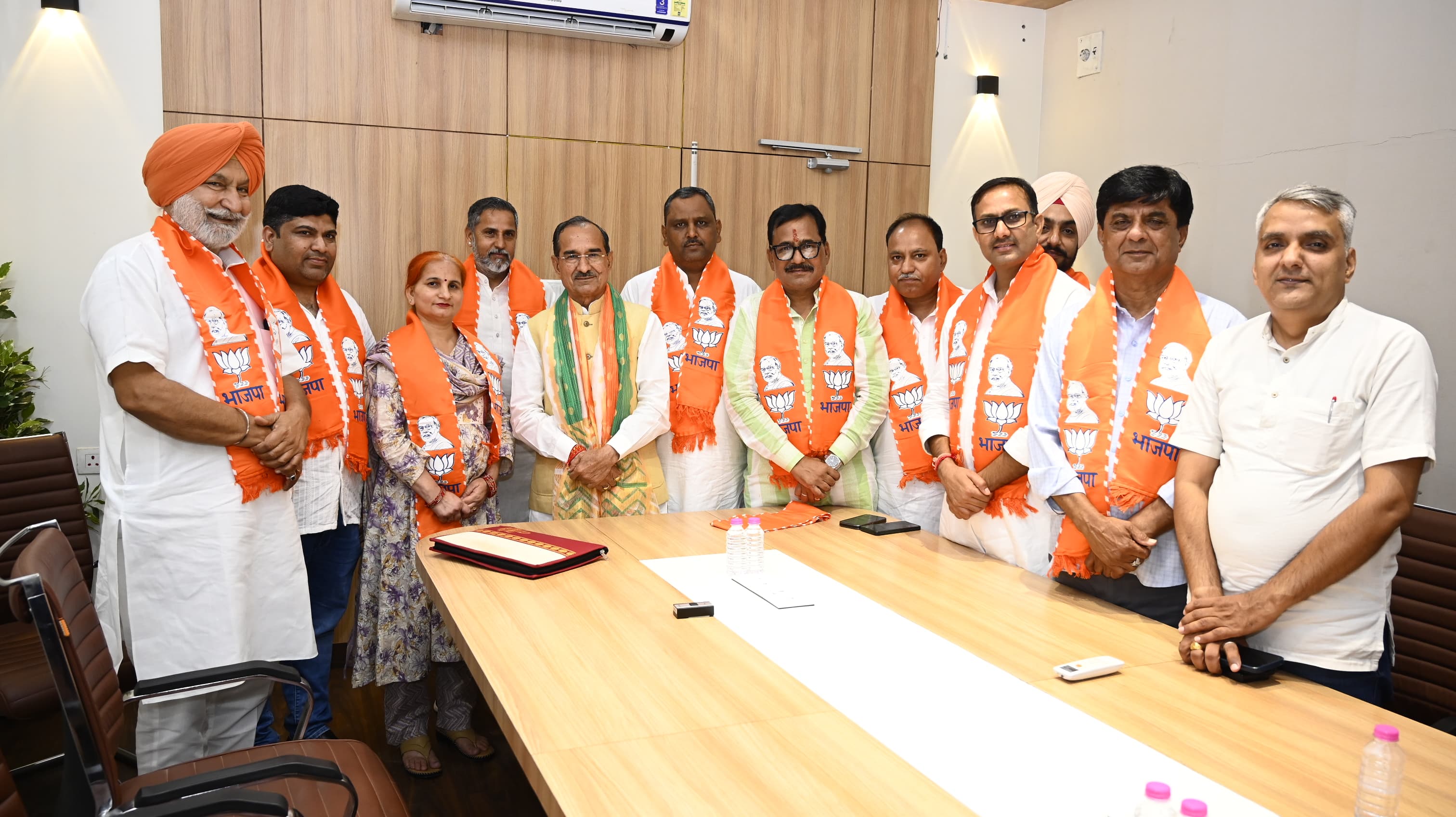 कांग्रेस जिला महामंत्री सहित तीन नेताओं ने ग्रहण की भाजपा की सदस्यता कांग्रेस जिला महामंत्री सहित तीन नेताओं ने ग्रहण की भाजपा की सदस्यता