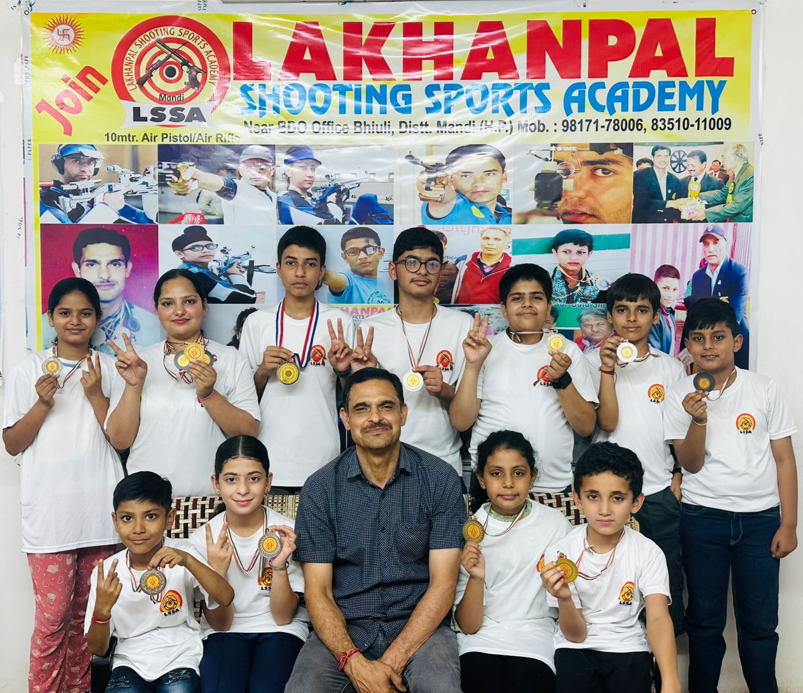 प्री राज्य स्तरीय शूटिंग प्रतियोगिता में भाग लेने वाले लखनपाल शूटिंग अकादमी के प्रतिभागी। प्री राज्य स्तरीय शूटिंग प्रतियोगिता में भाग लेने वाले लखनपाल शूटिंग अकादमी के प्रतिभागी।