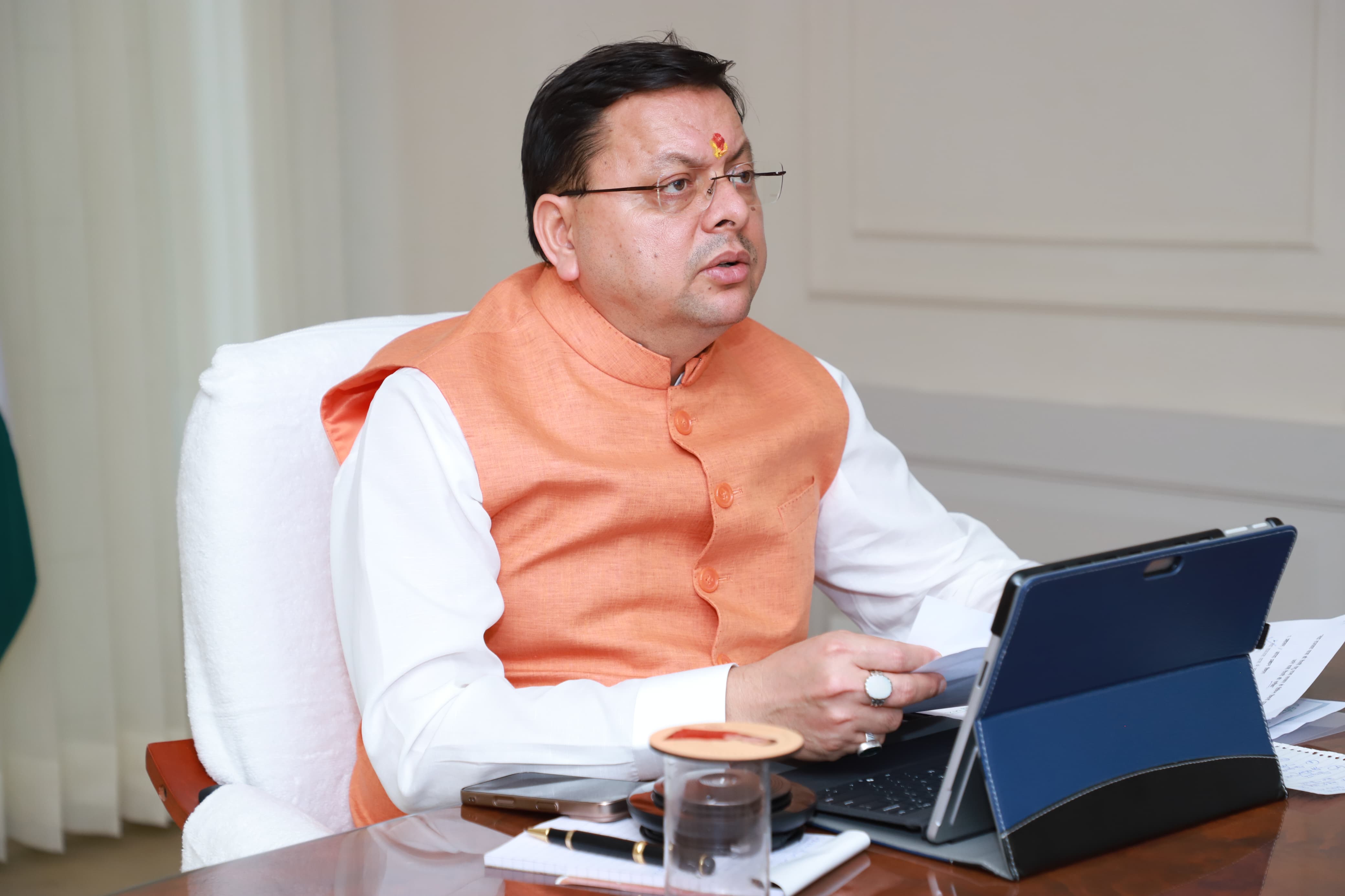 मुख्यमंत्री पुष्कर सिंह धामी वर्चुअल बैठक लेते। मुख्यमंत्री पुष्कर सिंह धामी वर्चुअल बैठक लेते।