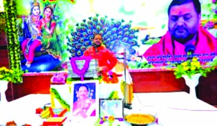 कथा श्रवण कराते कथा व्यास कथा श्रवण कराते कथा व्यास