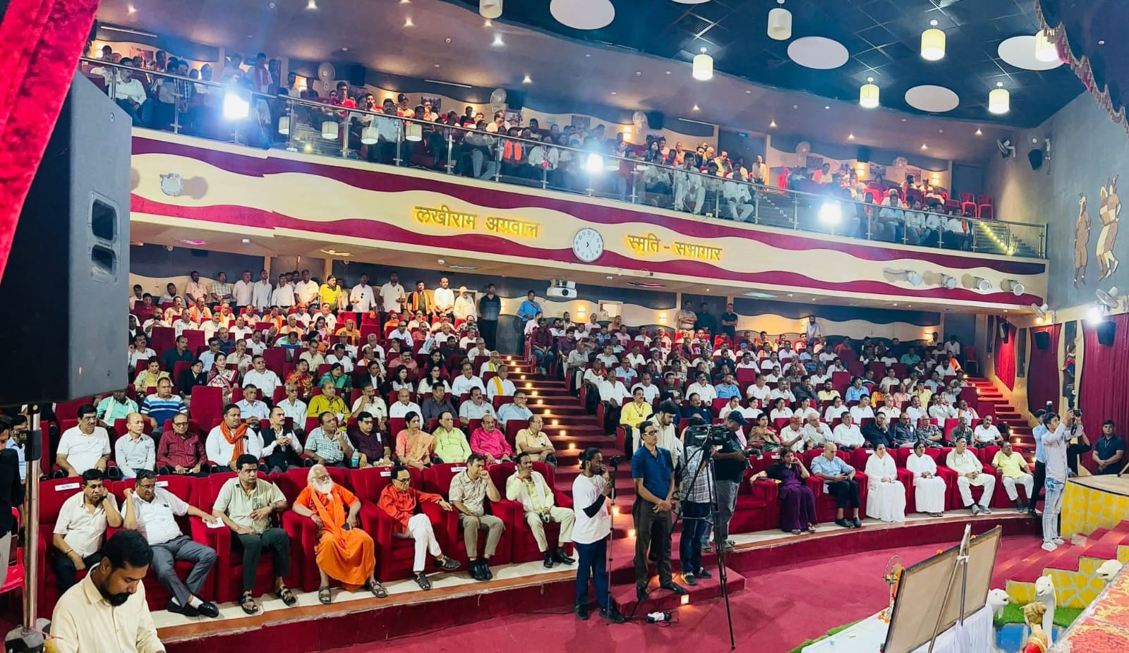 प्रोफेशनल मीट कार्यक्रम में उपस्थित नागरिक प्रोफेशनल मीट कार्यक्रम में उपस्थित नागरिक