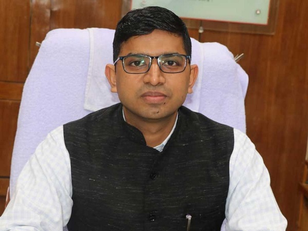 प्रबंध संचालक क्षितिज सिंघल (फाइल फोटो) प्रबंध संचालक क्षितिज सिंघल (फाइल फोटो)