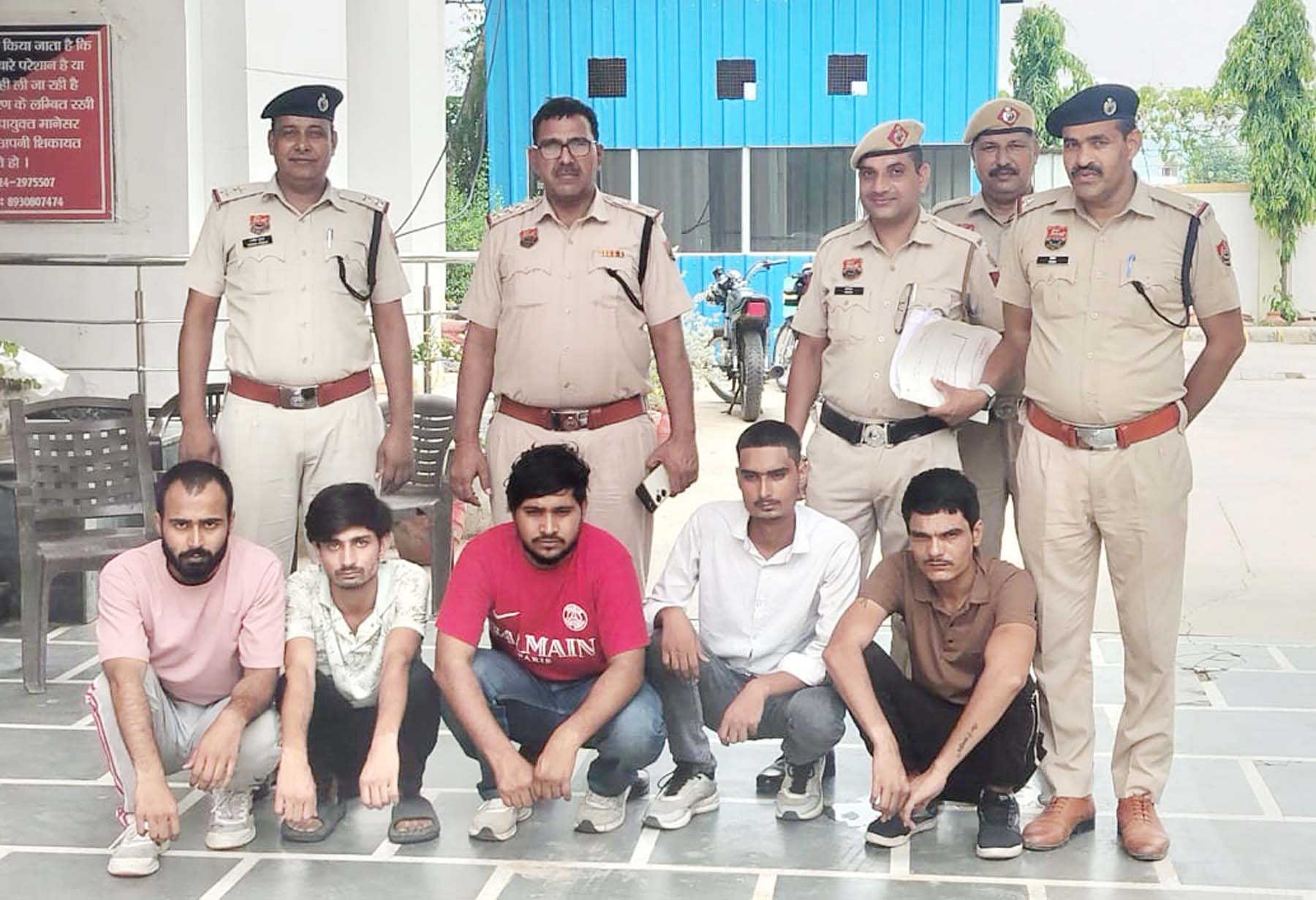 जमीनी विवाद मेंं झगड़ा व मारपीट करने के पांच आरोपी गिरफ्तार जमीनी विवाद मेंं झगड़ा व मारपीट करने के पांच आरोपी गिरफ्तार
