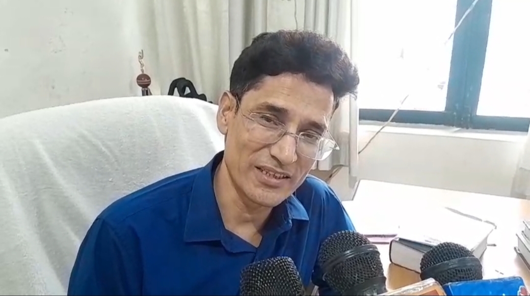 लक्सर तहसीलदार प्रताप सिंह चौहान, जिन्होंने किसानों से प्राप्त ज्ञापन को मुख्यमंत्री कार्यालय भेजने की प्रक्रिया शुरू की। लक्सर तहसीलदार प्रताप सिंह चौहान, जिन्होंने किसानों से प्राप्त ज्ञापन को मुख्यमंत्री कार्यालय भेजने की प्रक्रिया शुरू की।