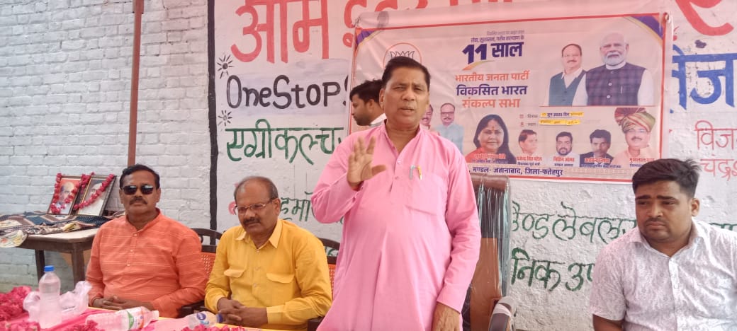 गरीब कल्याण के लिए केन्द्र सरकार की योजनाओं की जानकारी देते भाजपा विधायक राजेन्द्र सिंह पटेल गरीब कल्याण के लिए केन्द्र सरकार की योजनाओं की जानकारी देते भाजपा विधायक राजेन्द्र सिंह पटेल