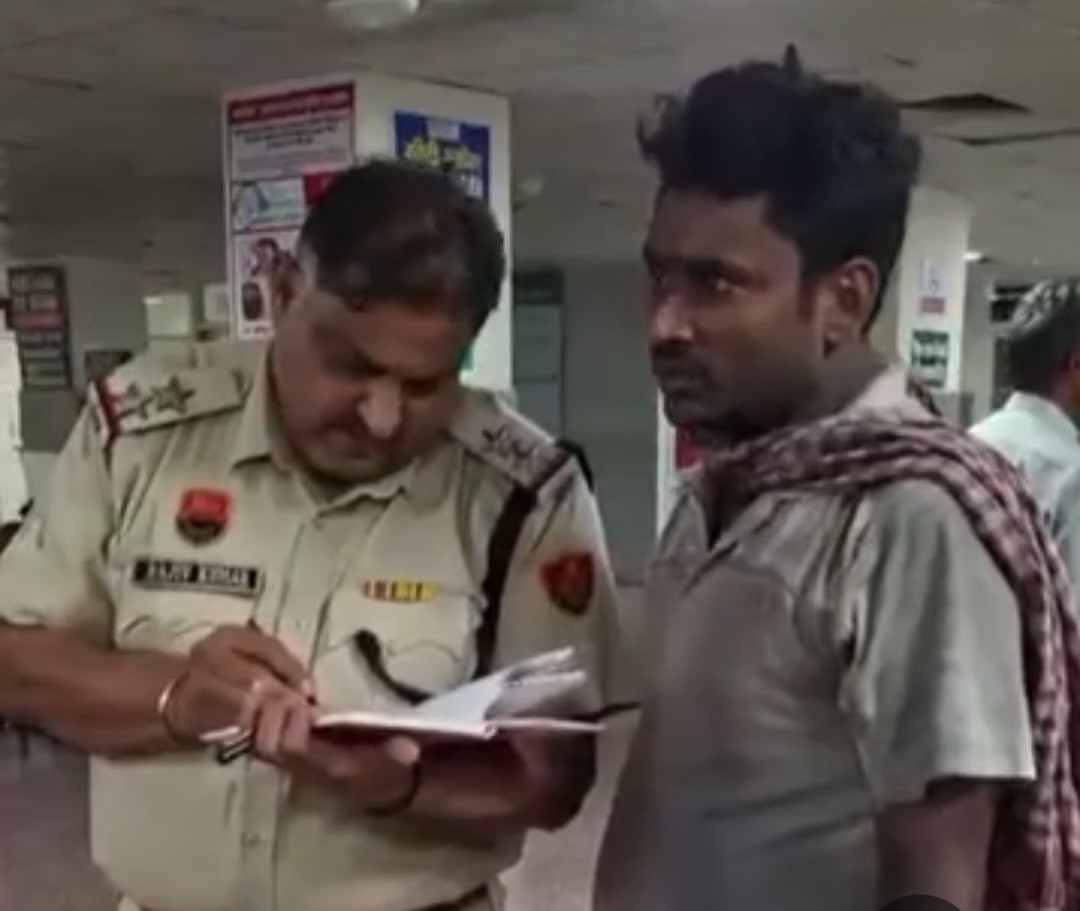 पुलिस कार्रवाई करते हुए पुलिस कार्रवाई करते हुए
