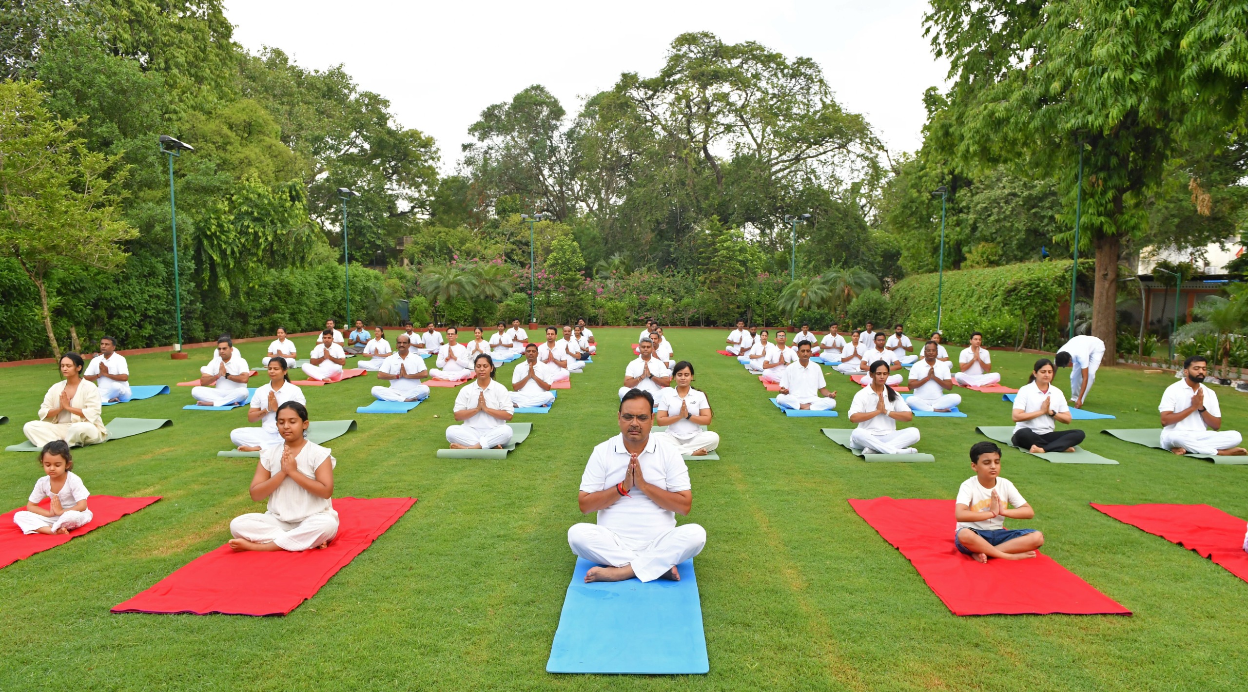 योग अभ्यास करते हुए मुख्यमंत्री भजनलाल शर्मा योग अभ्यास करते हुए मुख्यमंत्री भजनलाल शर्मा