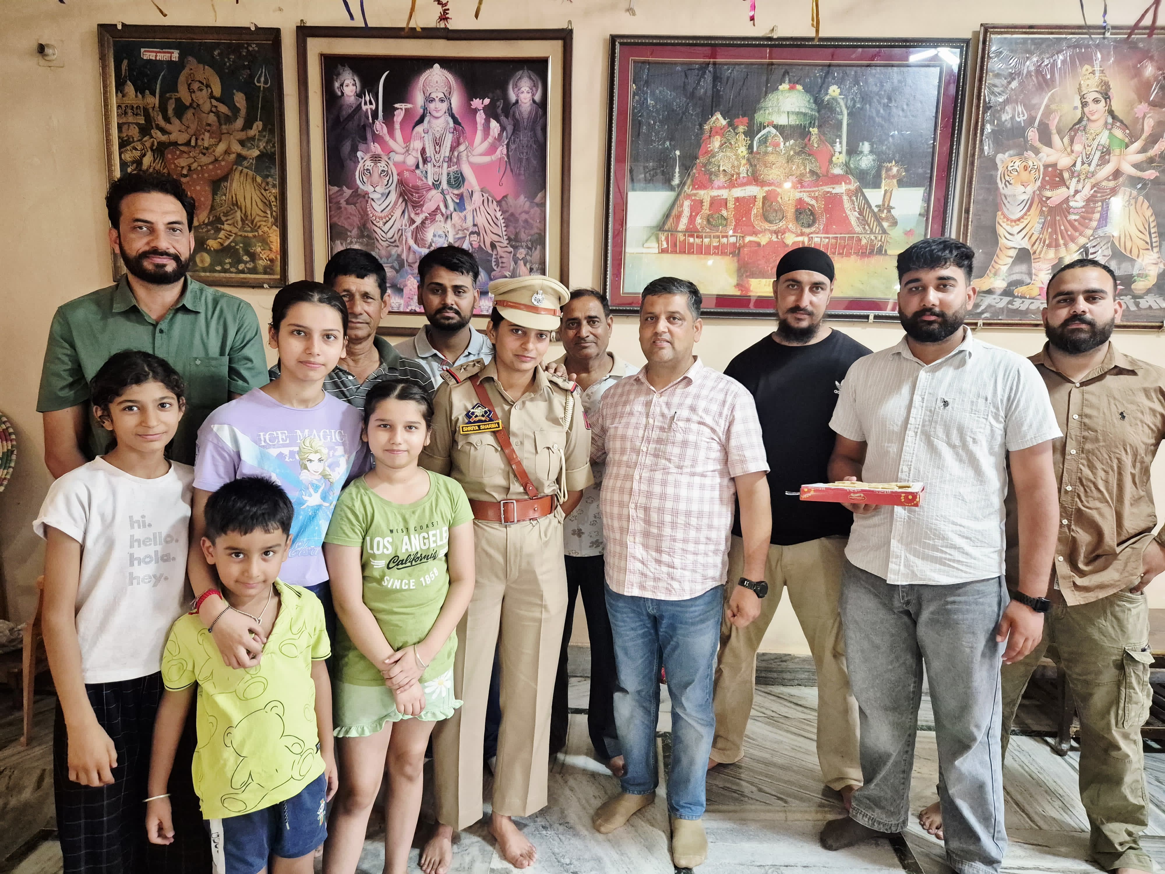 विधायक मढ़ सुरिंदर कुमार ने साहिल रकवाल और श्रेया शर्मा को सम्मानित किया विधायक मढ़ सुरिंदर कुमार ने साहिल रकवाल और श्रेया शर्मा को सम्मानित किया