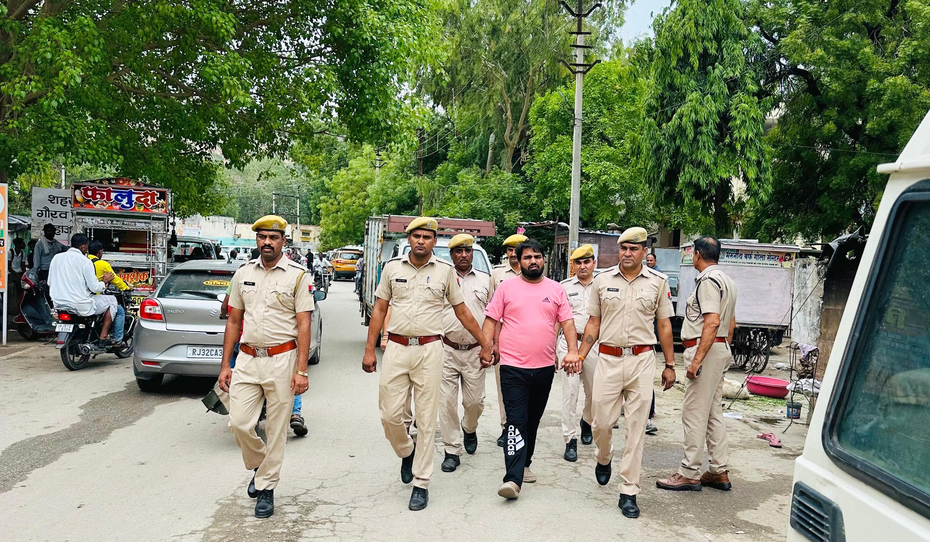 जहाजपुर शोभायात्रा पथराव मामला, 9 माह बाद मुख्य आरोपी आदिल डंका गिरफ्तार जहाजपुर शोभायात्रा पथराव मामला, 9 माह बाद मुख्य आरोपी आदिल डंका गिरफ्तार