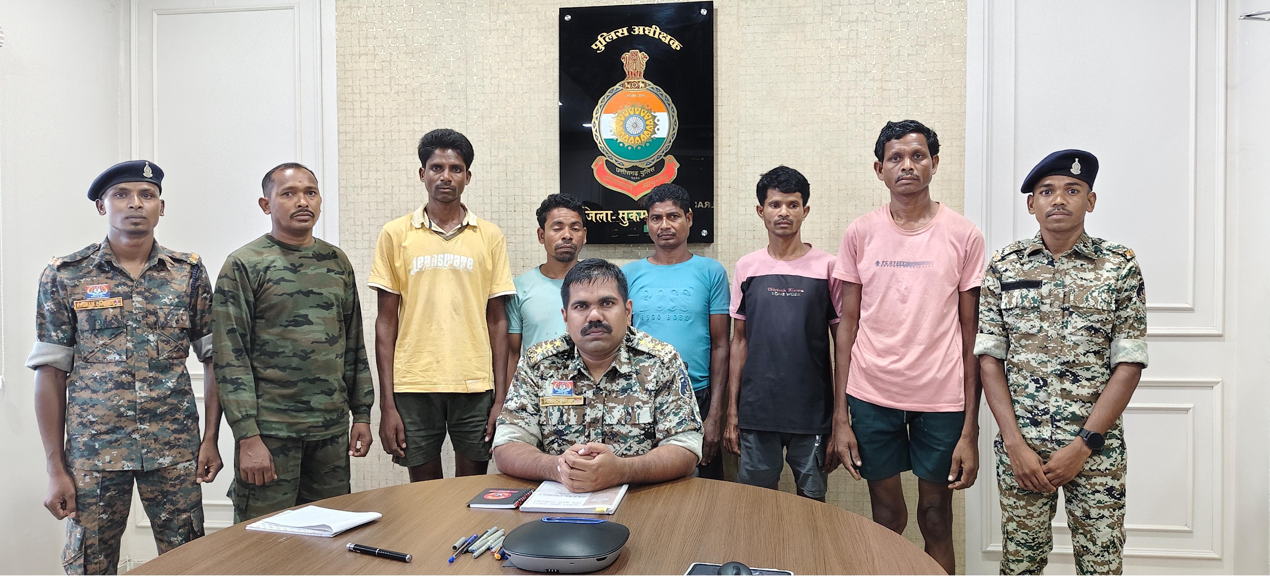 पामेड़ एरिया कमेटी के 01 हार्डकोर ईनामी नक्सली सहित 05 नक्सलियों को पुलिस ने किया गिरफ्तार पामेड़ एरिया कमेटी के 01 हार्डकोर ईनामी नक्सली सहित 05 नक्सलियों को पुलिस ने किया गिरफ्तार