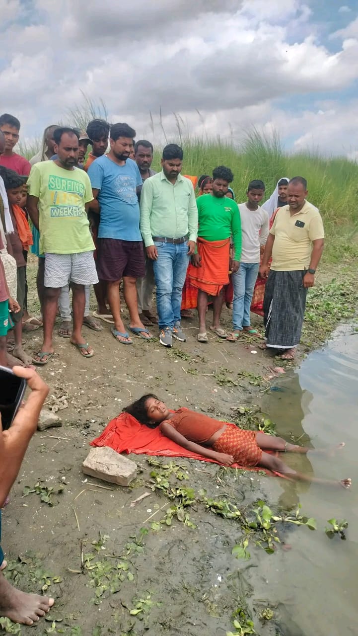 मृत बच्ची का शव मृत बच्ची का शव