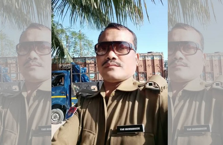 असमः मेरेरचर पुलिस स्टेशन परिसर में मिला पुलिस अधिकारी का शव। फाइल फोटो असमः मेरेरचर पुलिस स्टेशन परिसर में मिला पुलिस अधिकारी का शव। फाइल फोटो