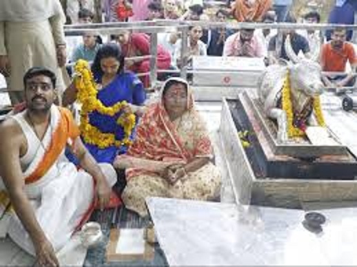 केंद्रीय राज्यमंत्री सावित्री ठाकुर ने किये बाबा महाकाल के दर्शन केंद्रीय राज्यमंत्री सावित्री ठाकुर ने किये बाबा महाकाल के दर्शन