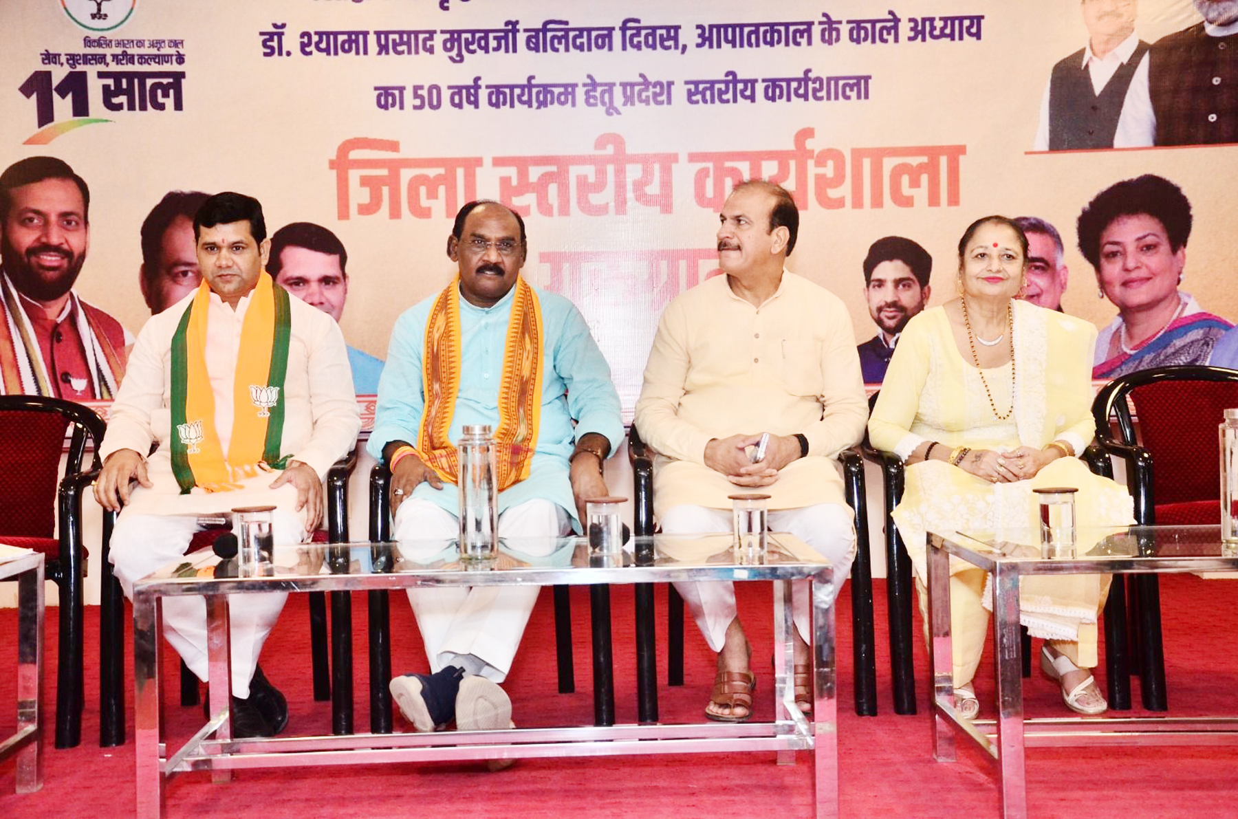 गुरुग्राम स्थित भाजपा कार्यालय में सिद्धि से समृद्धि तक कार्यक्रम के तहत कार्यशाला में मंचासीन एससी मोर्चा के राष्ट्रीय अध्यक्ष लाल सिंह आर्य। गुरुग्राम स्थित भाजपा कार्यालय में सिद्धि से समृद्धि तक कार्यक्रम के तहत कार्यशाला में मंचासीन एससी मोर्चा के राष्ट्रीय अध्यक्ष लाल सिंह आर्य।