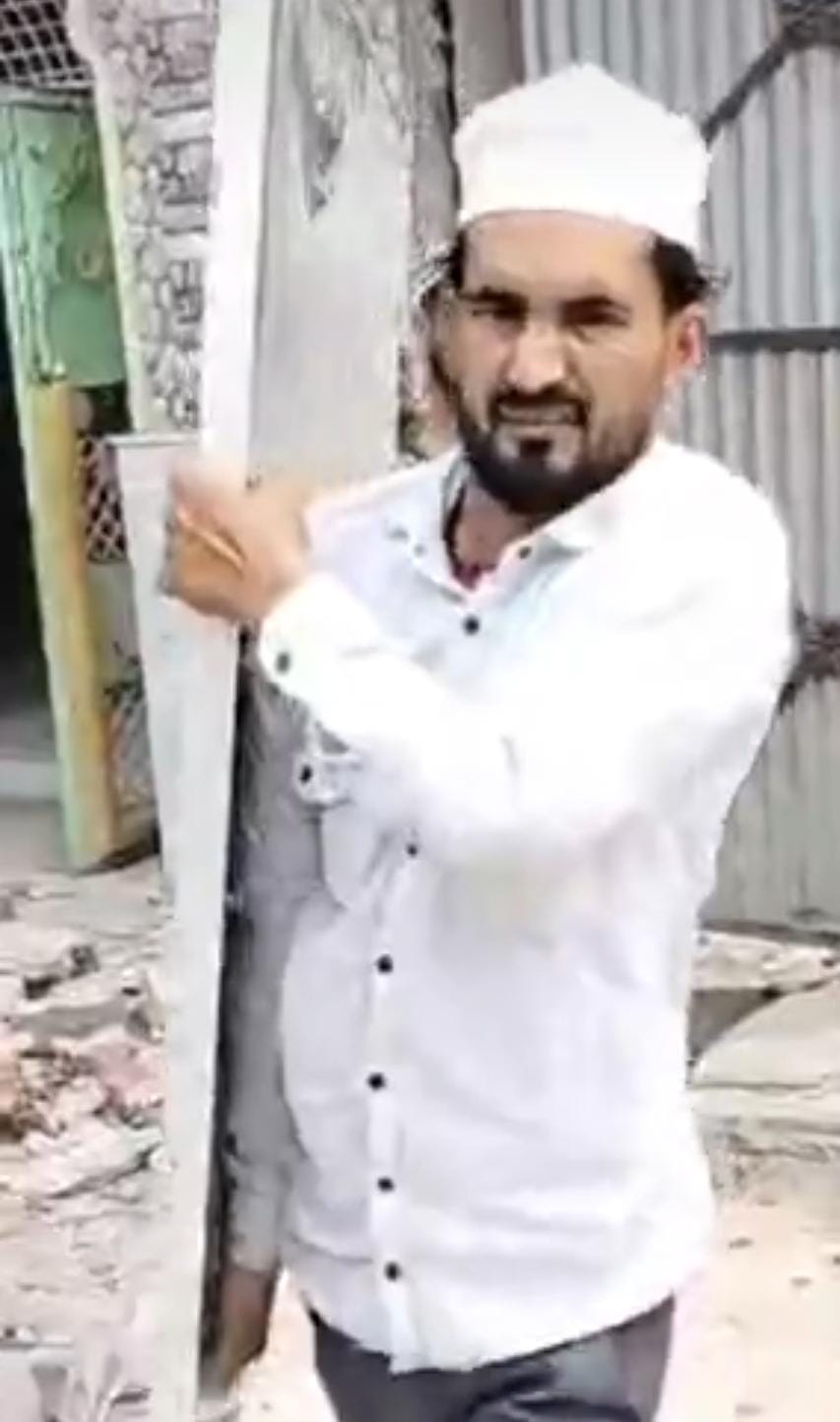 नगर पालिका की जमीन पर बनी रजा ए मुस्तफा मस्जिद को खुद ही तुड़वाती इंतजामिया कमेटी। नगर पालिका की जमीन पर बनी रजा ए मुस्तफा मस्जिद को खुद ही तुड़वाती इंतजामिया कमेटी।