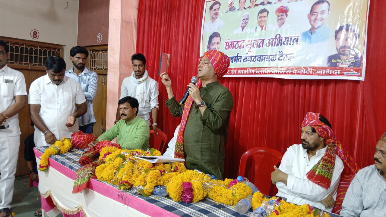 कार्यक्रम को संबोधित करते केंद्रीय पर्यवेक्षक