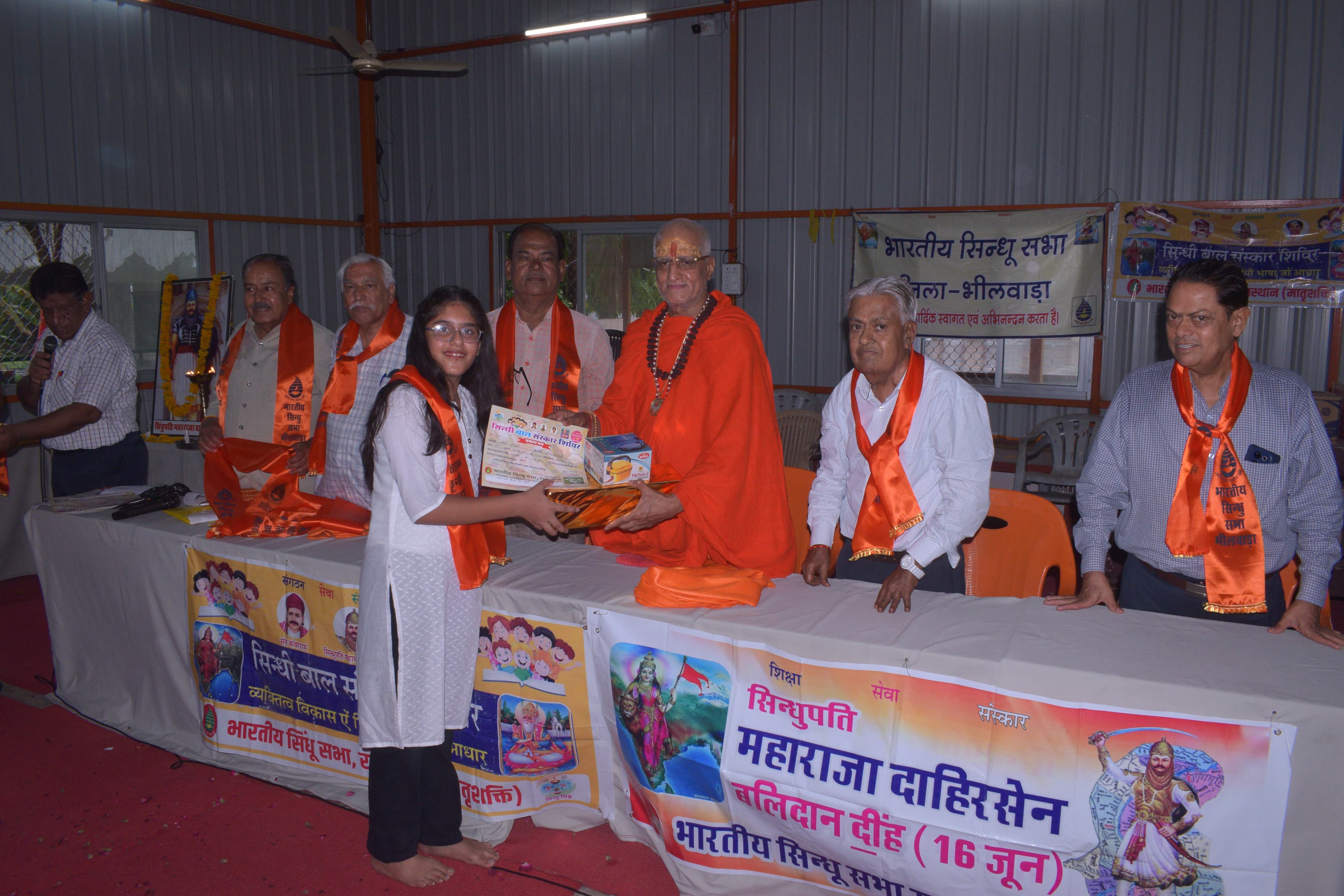 भाषा और संस्कृति से बनती है समाज की पहचान- महामंडलेश्वर हंसराम उदासीन2 भाषा और संस्कृति से बनती है समाज की पहचान- महामंडलेश्वर हंसराम उदासीन2