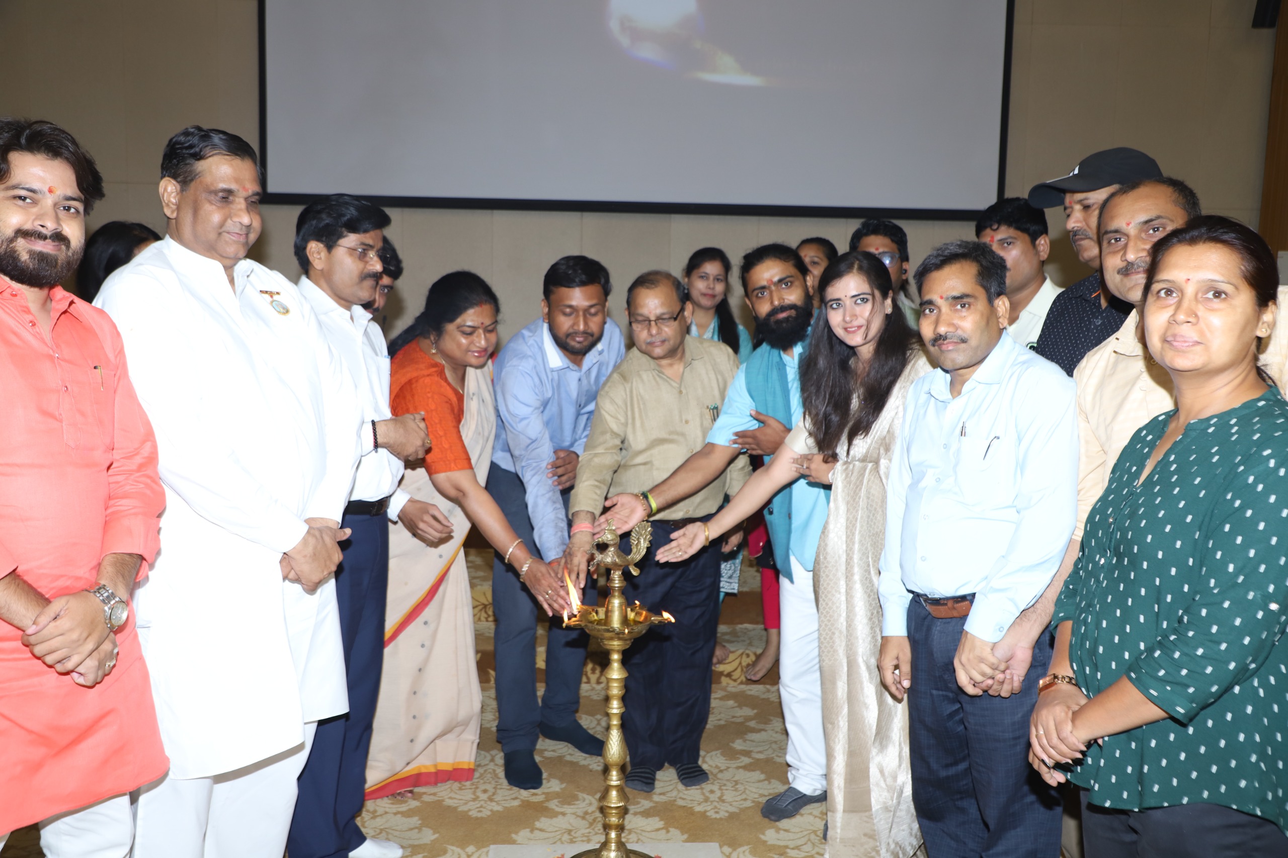 सी एस जे एम विश्वविद्यालय में योग पर चर्चा में पैनलिस्ट सी एस जे एम विश्वविद्यालय में योग पर चर्चा में पैनलिस्ट