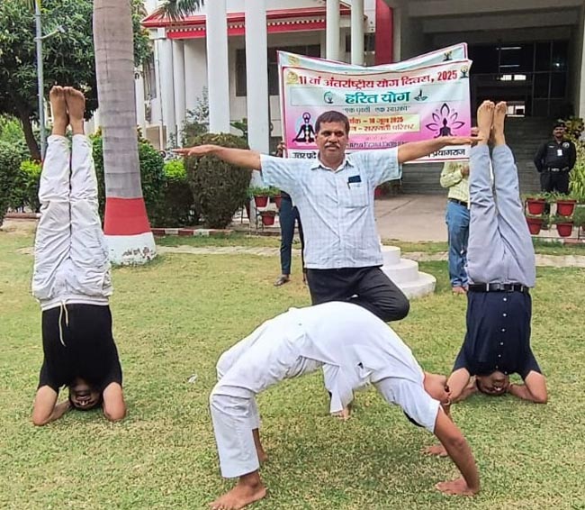 योग प्रशिक्षक योग प्रशिक्षक