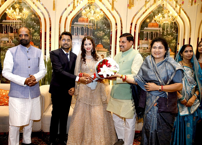 मप्रः मुख्यमंत्री डॉ. यादव नई दिल्ली में विवाह समारोह में शामिल हुए मप्रः मुख्यमंत्री डॉ. यादव नई दिल्ली में विवाह समारोह में शामिल हुए