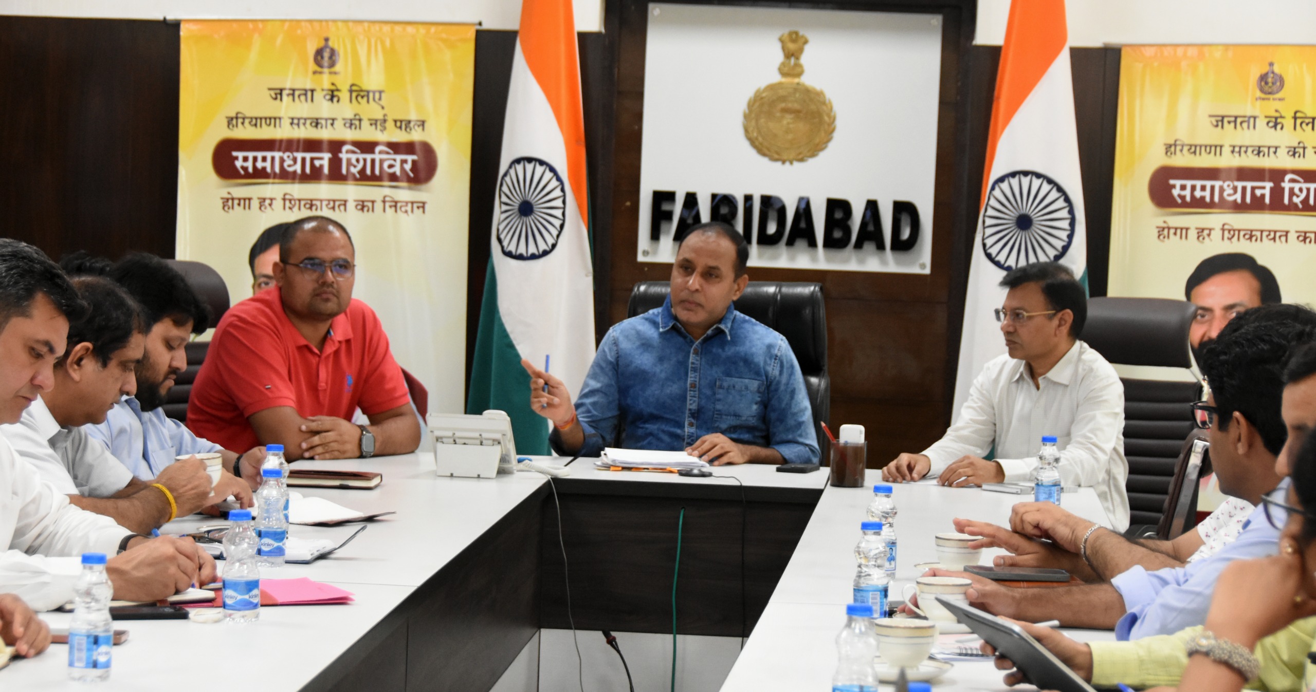 जल शक्ति अभियान को लेकर समीक्षा करते अधिकारीगण जल शक्ति अभियान को लेकर समीक्षा करते अधिकारीगण