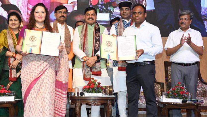 मुख्यमंत्री डॉ. यादव ने ग्रामीण पर्यटन परियोजना के अंतर्गत होम स्टे निर्माण के लक्ष्य की पूर्ति करने वाले 10 जिलों के कलेक्टर्स को सम्मानित किया मुख्यमंत्री डॉ. यादव ने ग्रामीण पर्यटन परियोजना के अंतर्गत होम स्टे निर्माण के लक्ष्य की पूर्ति करने वाले 10 जिलों के कलेक्टर्स को सम्मानित किया