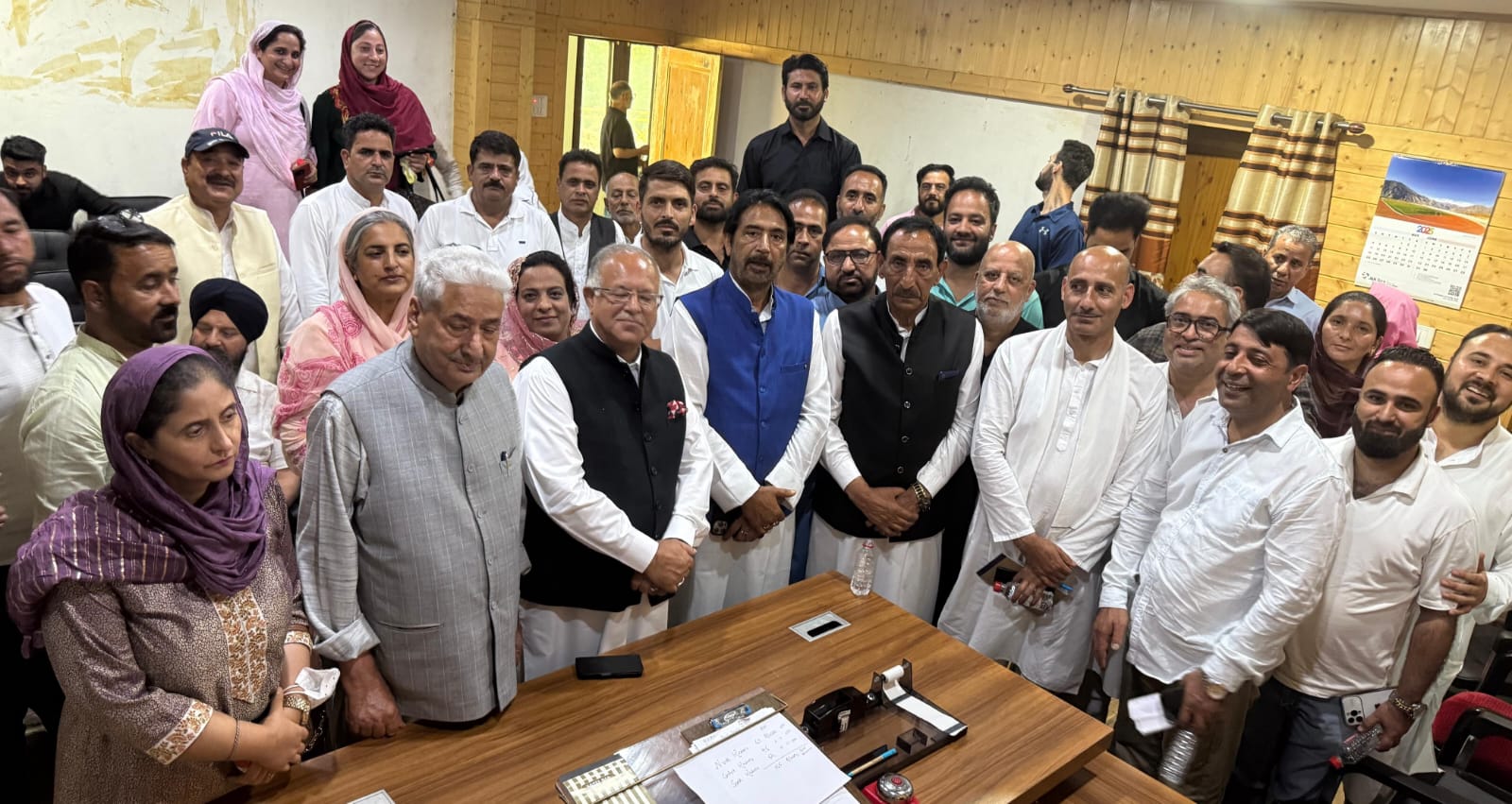 कर्रा ने ब्लॉक अध्यक्षों और वरिष्ठ नेताओं की बैठक की अध्यक्षता की, आगामी चुनौतियों, कार्यक्रमों पर चर्चा की कर्रा ने ब्लॉक अध्यक्षों और वरिष्ठ नेताओं की बैठक की अध्यक्षता की, आगामी चुनौतियों, कार्यक्रमों पर चर्चा की