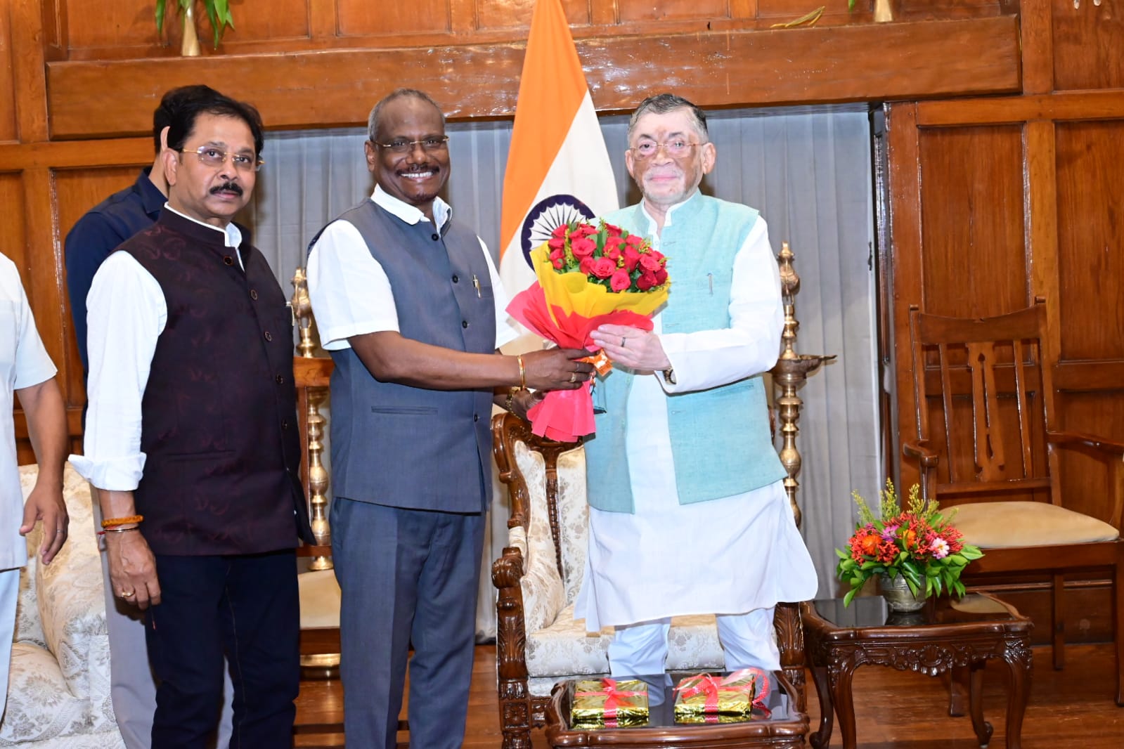 राज्यपाल और पूर्व राज्यसभा सांसद राज्यपाल और पूर्व राज्यसभा सांसद