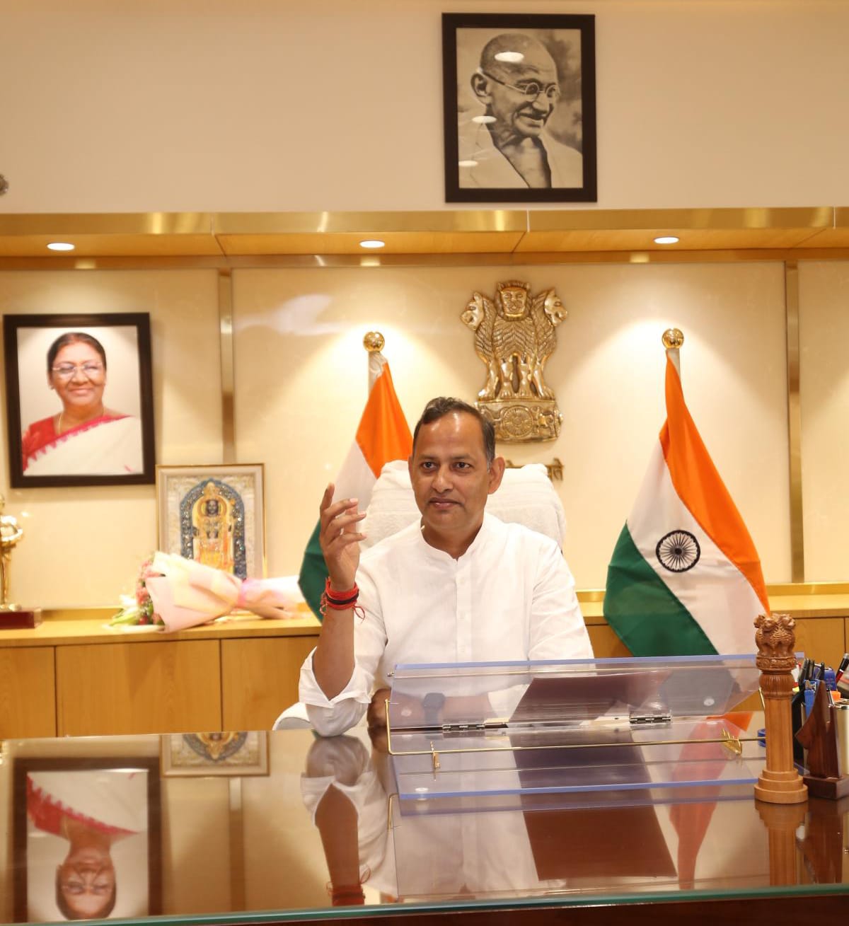 दिल्ली में वृद्धावस्था पेंशन योजना को लेकर अधिकारियों के साथ समीक्षा बैठक करते समाज कल्याण, एससी /एसटी कल्याण, चुनाव और सहकारिता मंत्री रविंद्र इंद्राज सिंह दिल्ली में वृद्धावस्था पेंशन योजना को लेकर अधिकारियों के साथ समीक्षा बैठक करते समाज कल्याण, एससी /एसटी कल्याण, चुनाव और सहकारिता मंत्री रविंद्र इंद्राज सिंह