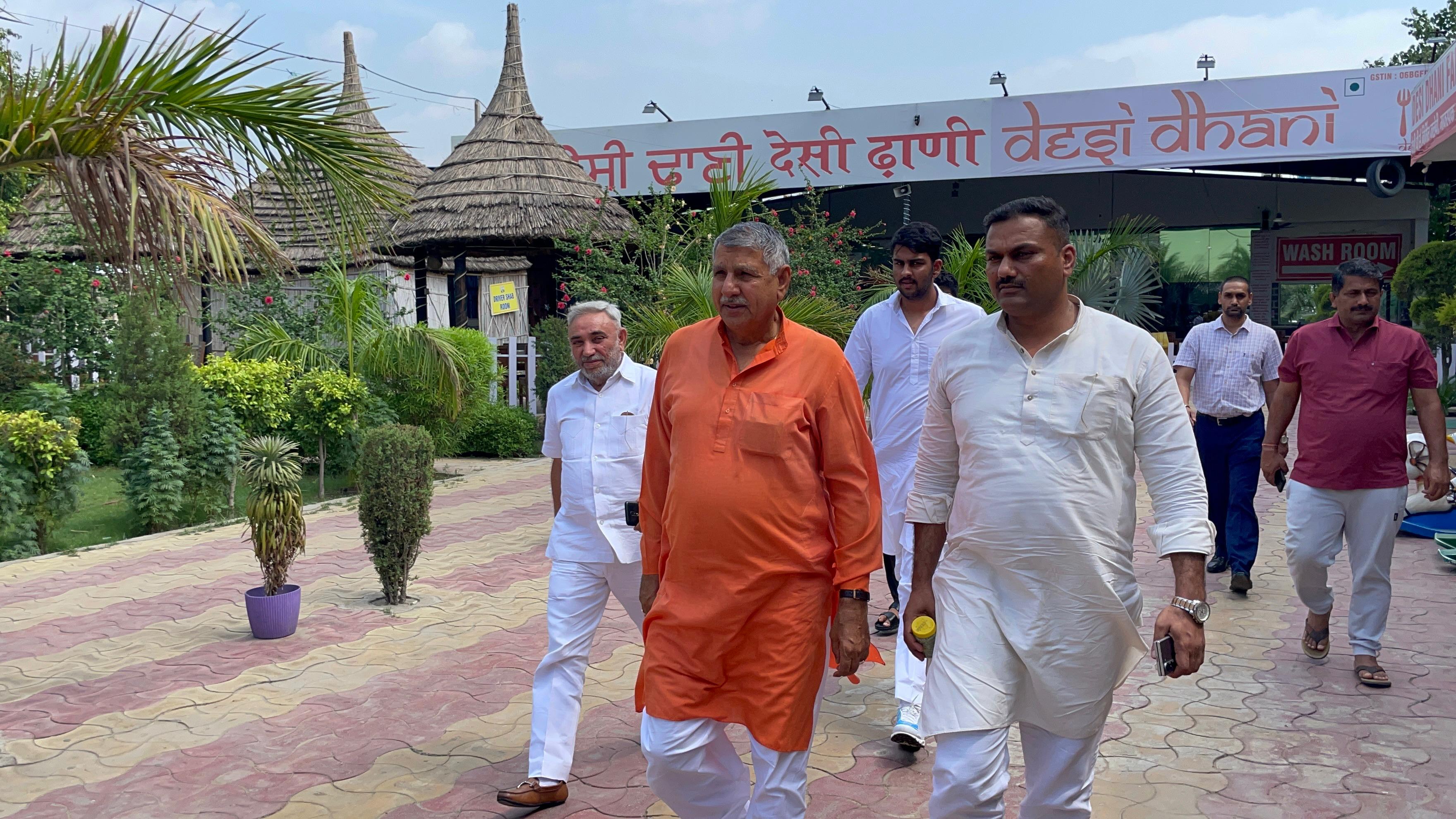 बहादुरगढ़ में सांसद धर्मवीर, हरियाणा ओलंपिक संघ के उपाध्यक्ष अनिल खत्री और अन्य। बहादुरगढ़ में सांसद धर्मवीर, हरियाणा ओलंपिक संघ के उपाध्यक्ष अनिल खत्री और अन्य।