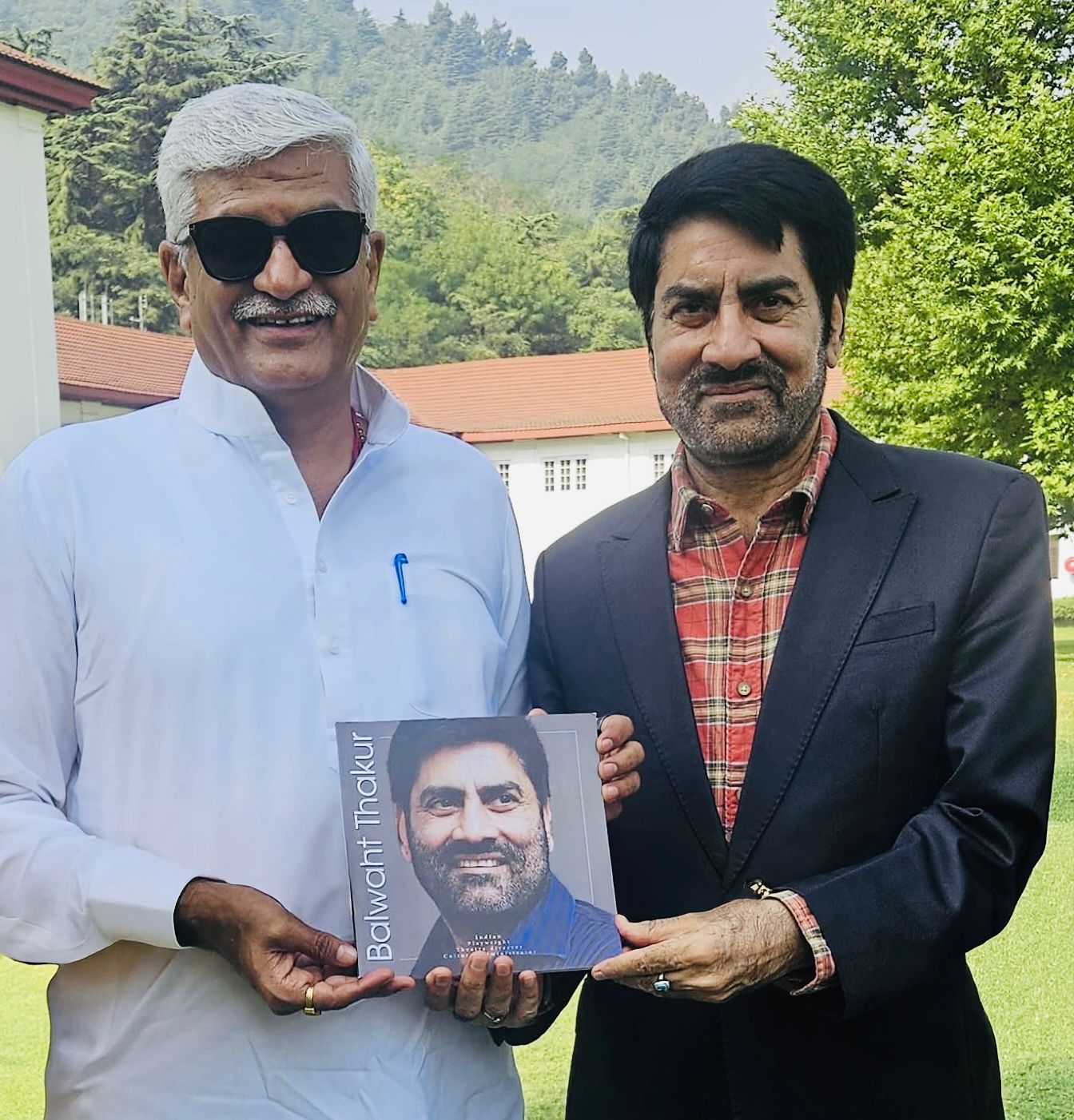पद्मश्री बलवंत ठाकुर ने गजेंद्र सिंह शेखावत से की भेंट, जम्मू-कश्मीर की सांस्कृतिक स्थिति पर चर्चा पद्मश्री बलवंत ठाकुर ने गजेंद्र सिंह शेखावत से की भेंट, जम्मू-कश्मीर की सांस्कृतिक स्थिति पर चर्चा