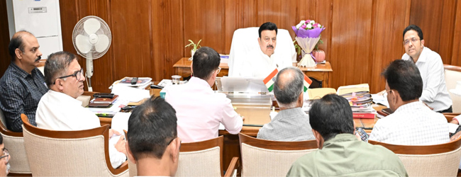 हरियाणा के वन मंत्री अधिकारियों की बैठक लेते हुए हरियाणा के वन मंत्री अधिकारियों की बैठक लेते हुए